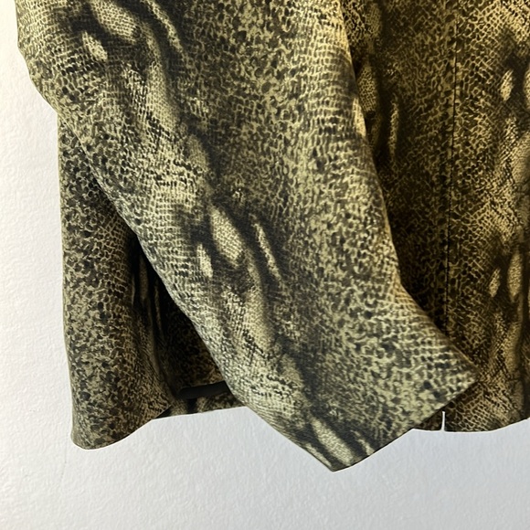 Dana Buchman Zip Jacket / Skirt Suit 100% silk green animal print - Picture 6 of 12